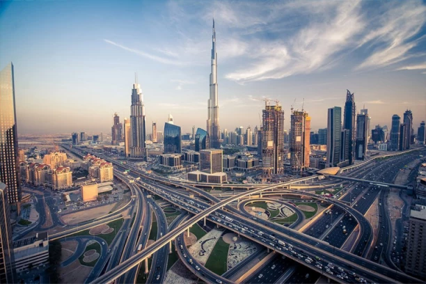 AERODROM U DUBAIU PLIVA U VODI! Nebo se otvorilo, nastao POTOP! (VIDEO)