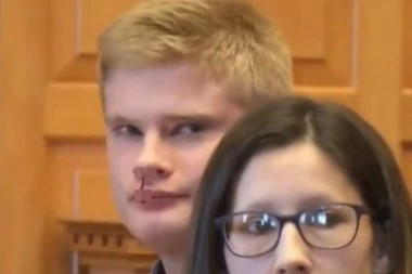 BRUTALNO UBILI PROFESORKU ZBOG JEDINICE! Osuđeni na doživotnu, tinejdžer se rasplakao, krv iz nosa mu potekla nakon presude! (VIDEO)