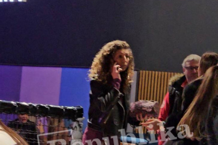 Ena Janjušević paparaco