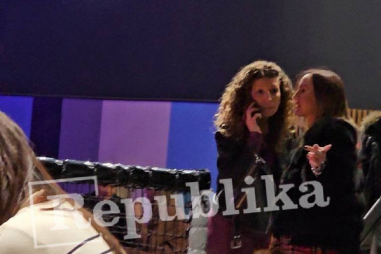 Ena Janjušević paparaco