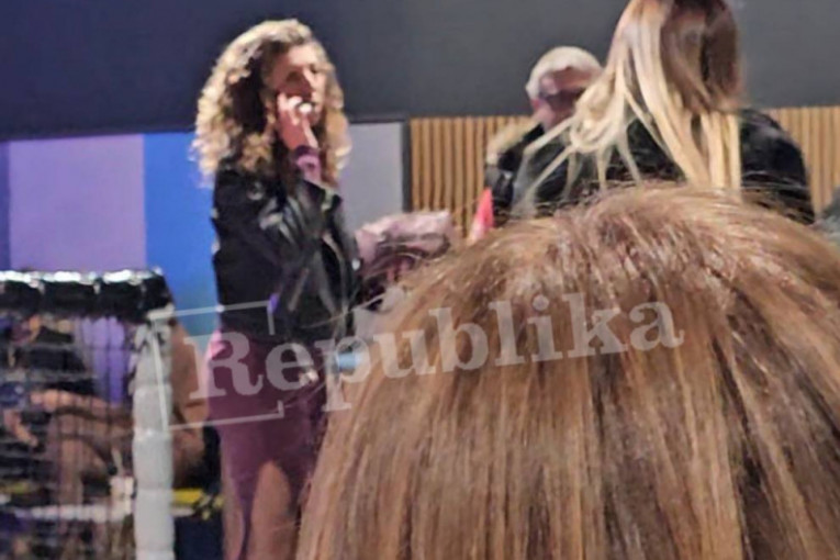 Ena Janjušević paparaco