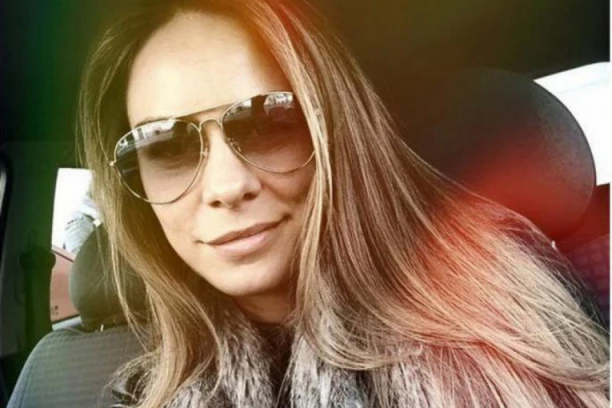 TEODORA PREŠLA NA VOZAČEVO MESTO DA PREPARKIRA AUITOMPBIL. PA IZREŠETANA"!Sumnja se da je meta bio Nenad Stević: Njeni roditelji MORALI da donesu NAJTEŽU ODLUKU U ŽIVOTU!