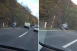 PREVRNUO SE NA KROV! U saobraćajnoj nesreći povređena jedna osoba! (VIDEO)