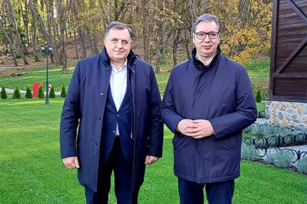 "U SRBIJI ĆETE IMATI ISKRENOG, SNAŽNOG I NAJBLIŽEG PARTNERA": Vučić uputio čestitku Dodiku povodom Dana Republike Srpske