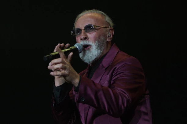 SRAMNE IZJAVE DINA MERLINA O SRBIMA: Fudbaler podelio pevačeve izjave protiv našeg naroda koje TERAJU JEZU U KOSTI (FOTO)