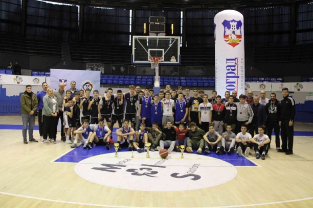 ŠKOLARCI KOŠARKAŠI SJAJNI NA ZAVRŠNOM TAKMIČENJU: Megin biser MVP!