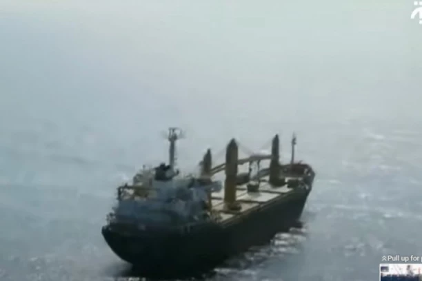 UZBUNA U ARAPSKOM MORU: Vatrena razmena naoružanih militanata i obezbeđenja teretnog broda!