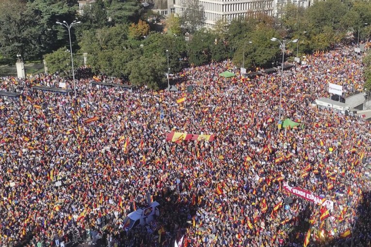 OPŠTI HAOS U ŠPANIJI! Čak 170.000 ljudi na ulicama Madrida "zbog Sančezove izdaje", u Baskiji njih 28.000 traži status nacije! (VIDEO)