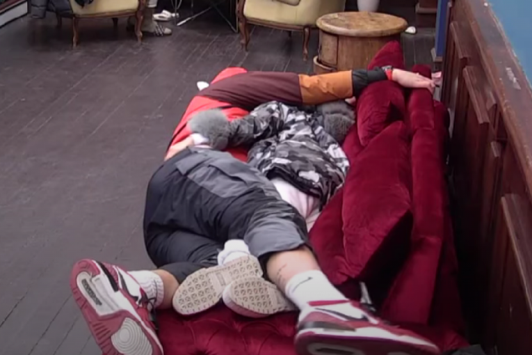 Aneli i Janjuš poljubac elita