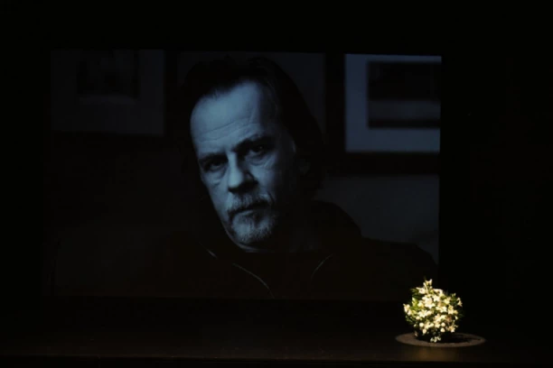 TUGA ZA LAUŠEM NE JENJAVA: Velika počast slavnom glumcu u decembru, ovo će vam naterati SUZE NA OČI!