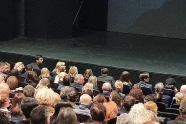 ŽARKOVA DECA JECAJU NA SAV GLAS: Potresne scene iz JDP-a, supruga Anita SLOMLJENA OD BOLA! (VIDEO)