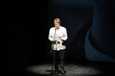 POSLEDNJI PUT SAM TE VIDEO NA TERASI BOLNICE, OBEĆAO SI DA ĆEMO SE OPET VIDETI: Zbog Bjelogrlićevih reči plakala je cela sala JDP-a! (VIDEO)