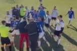 NIJE SE ZNALO KO KOGA UDARA: Brutalna tuča fudbalera u Hrvatskoj - teren se pretvorio u ring! (VIDEO)
