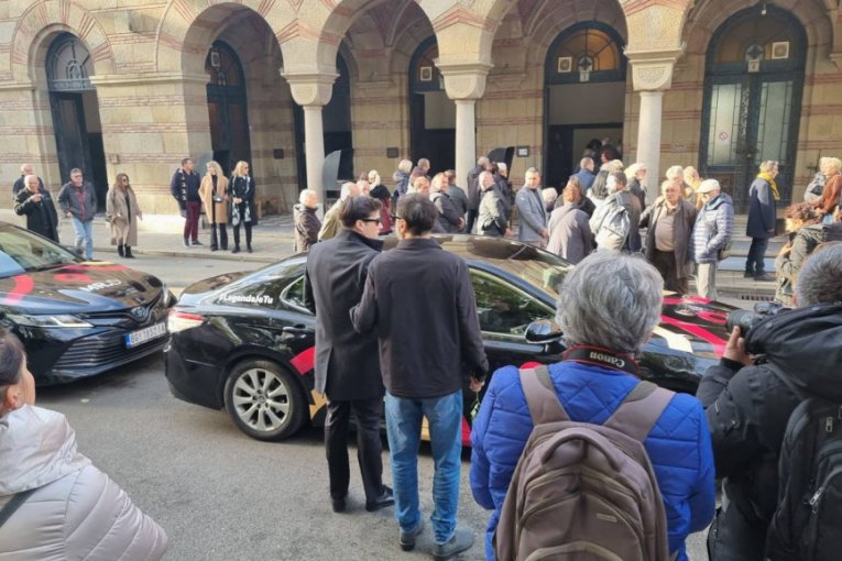 Lauševićeva porodica stigla na groblje