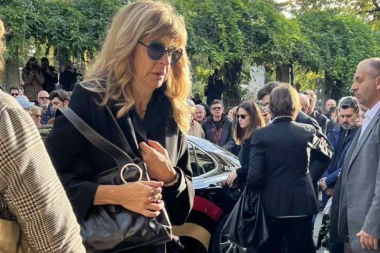 UDOVICA ŽARKA LAUŠEVIĆA NEMA OD TUGE: Aniti se urezala BOL, lice prekrila da se ne vide GORKE SUZE!