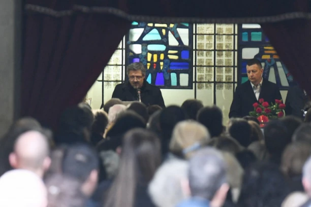 "KOLIKIM SUDBINAMA SI POZAJMIO SVOJU KOŽU...": Potresan govor Nebojše Dugalića na Lauševoj SAHRANI! (VIDEO)