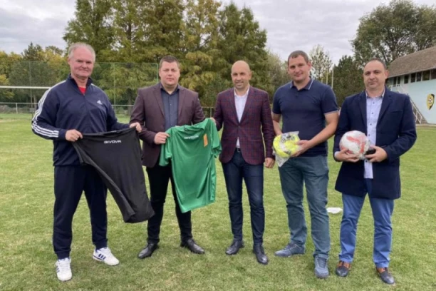 DONACIJA: FSS misli na sve - vredna sportska oprema je stigla u Hajdučicu!