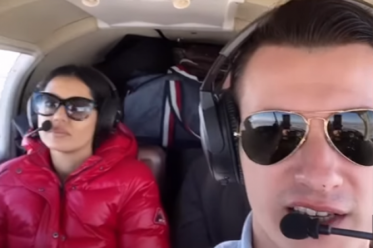 Tanju Savić dečko pilot provozao avionom!
