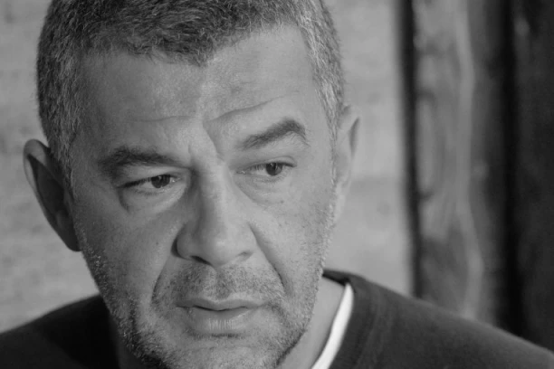 UMRLA OD TUGE ZA SINOM! Majka Nebojše Glogovca nije se mirila s velikim gubitkom, a glumac je o njoj govorio NAJLEPŠE REČI!