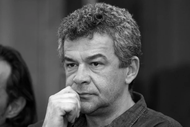 RAZARAJUĆA PORUKA NA PROFILU UDOVICE NEBOJŠE GLOGOVCA! Osvanula i fotografija, ovo će vas naježiti!