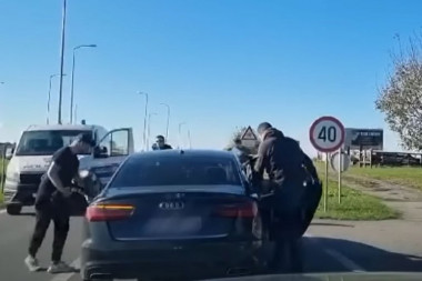 IDENTIFIKOVANI NAPADAČI NA SRPSKI AUTOMOBIL KOD VUKOVARA! Pod lupom i hrvatski policajci koji su nemo posmatrali maltretiranje Srba! (VIDEO)