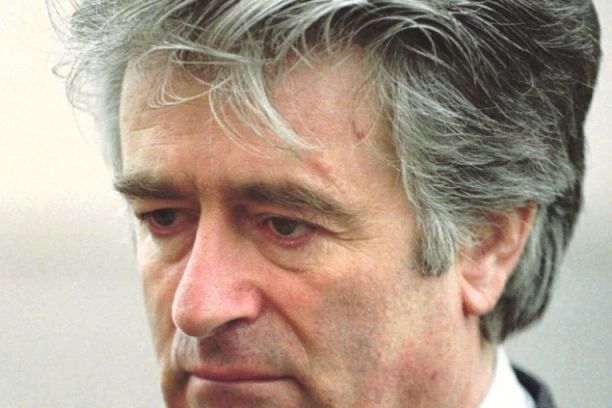 "ON JE ZA NJIH ZAROBLJENIK-TROFEJ, SVE MU JE GORE, SVA LJUDSKA PRAVA SU MU ODUZETA": Ćerka Radovana KARADŽIĆA upozorava na sve gore stanje njenog oca! Evo novih informacija!