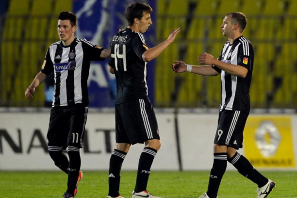 GOTOVO PUNA DECENIJA JE PROTEKLA OD KAKO JE ŠOKIRAO ZVEZDU U JEDNOM OD NAJLUĐIH VEČITIH DERBIJA: O svemu po malo sa nekadašnjom vedetom Partizana! (FOTO, VIDEO)