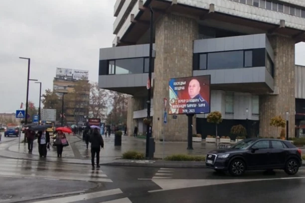 "BIO JE REŠEN DA POVRATI KARAULU, JURIŠAO JE KAO DA IMA DEVET ŽIVOTA": Saborci se oprostili od heroja sa Košara kapetana Ćire