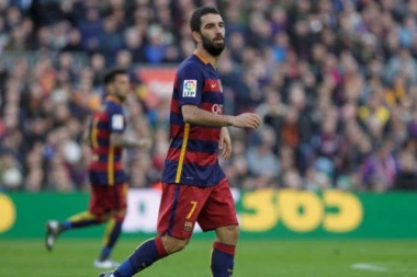 SLAVNI TURSKI FUDBALER OSTAO BEZ BOGATSTVA! Prevario ga bankar! Turan: Za tren sam IZGUBIO SVE!