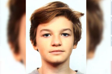 REGION NA NOGAMA! NESTAO DEČAK (13) U SPLITU: Policija dala detaljan opis, trag mu se izgubio kada je izašao iz stana (FOTO)