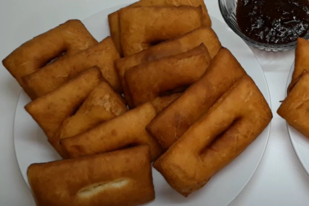 BRZE MEKIKE I TAČNA MERA: Recept za testo koje svima uspeva, trik je u OVOM sastojku!