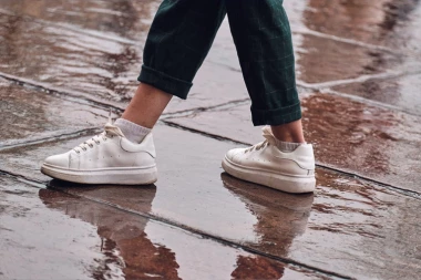 IAKO JE NAJAVLJENO VIŠE SUNČANIH INTERVALA, SUBOTNJE JUTRO OSAVNULO UZ KIŠU: Evo šta RHMZ predviđa za ostatak dana