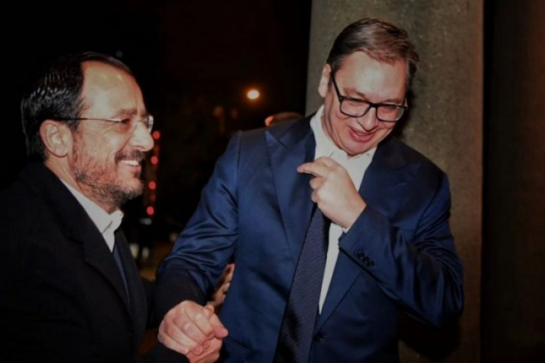 "POSKIDALI KRAVATE PA ..."! Vučić pokazao kako provodi veče sa predsednikom Kipra! (FOTO)