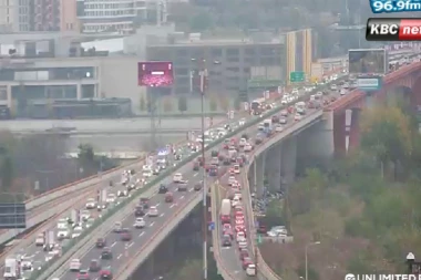 NA GAZELI KO U KOŠNICI - JEDVA SE KREĆE! Kolaps u OVIM delovima grada, zaobilazite ih! (FOTO)