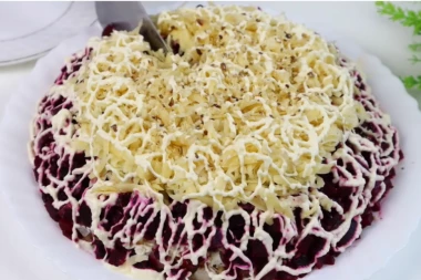 ZA NJU KAŽU DA JE POSNA MIMOZA: Slavska salata sa CVEKLOM I RIBOM ima da vas raspameti kakvog je UKUSA!