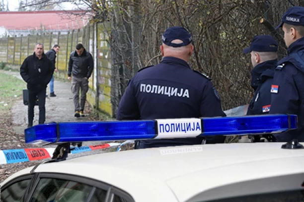 NAJBOLJI DRUG MU ZARIO NOŽ, BIO JE SAV KRVAV, A RUKAMA SE DRŽAO ZA STOMAK! Očevidac nije smeo da im priđe, opisao jezive detalje: "Jurio ga i psovao, sve dok nije izvadio NOŽ" (FOTO/VIDEO)