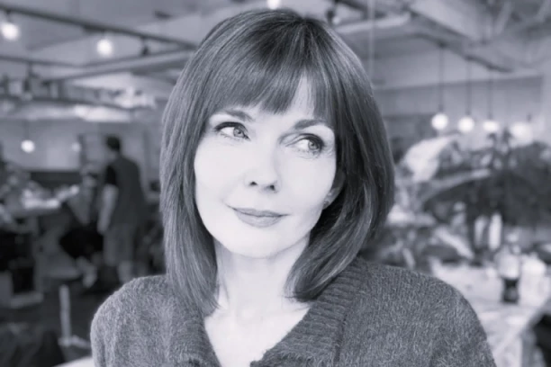 UMRLA POZNATA VODITELJKA: Teška bolest je potpuno RAZORILA, deca se javno oprostila (FOTO)