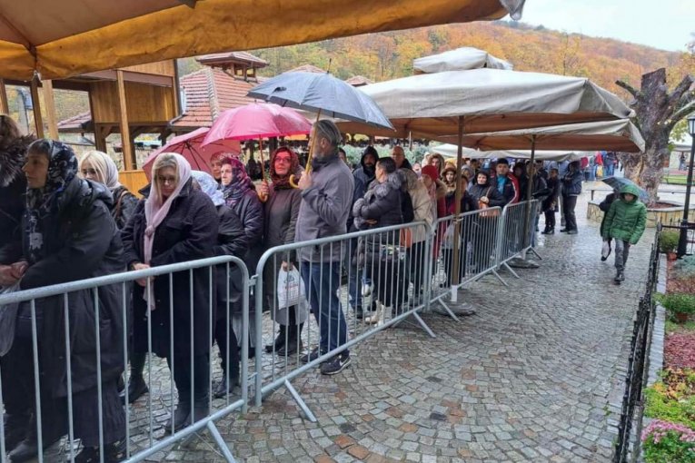 Vernici idu u manastir