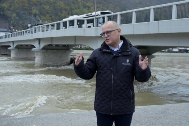 SITUACIJA STABILNA, LIM U OPADANJU: Vesić obišao Prijepolje