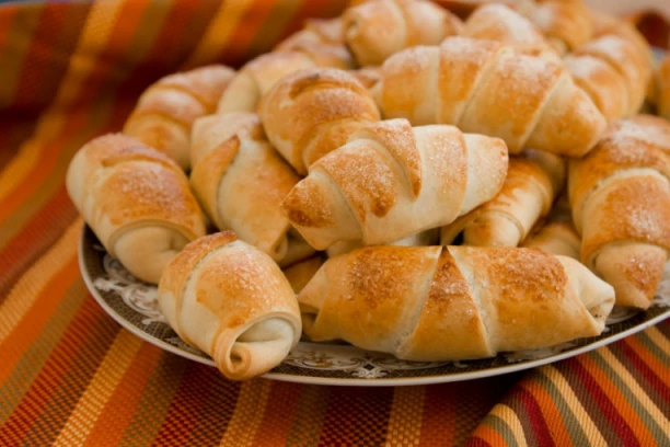 RECEPT ZA KIFLICE KOJE SE NE PEKU: Iskusne domaćice znaju šta rade - ovo morate probati!