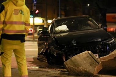 BALOTELI DOŽIVEO TEŠKU SAOBRAĆAJNU NESREĆU! Jurcao u "audiju", pa se zakucao u zid - evo u kakvom se stanju nalazi! (VIDEO)