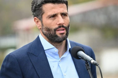 "AKO IZGUBIMO DRŽAVU, IZGUBILI SMO SVE"! Aleksandar Šapić: "Zdanje Starog dvora preživelo je mnoge napade, ali ono što sam sinoć video..."!