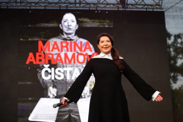 KAKO MARINA ABRAMOVIĆ U 76. GODINI IMA LICE KAO DEVOJČICA: Sve zbog jednostavnog RITUALA, a intiman odnos sa duplo mlađim ju je PODMLADIO