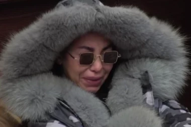 ANELI JECA NA SAV GLAS: Niko ne može da je dozove pameti, zbog Janjuša se SLOMILA NA KOMADE!