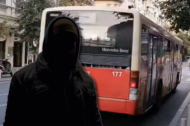 MANIJAK ORDINIRA PO AUTOBUSU! Pribio se uz devojku, pa joj šaputao: ''Mačkice!''
