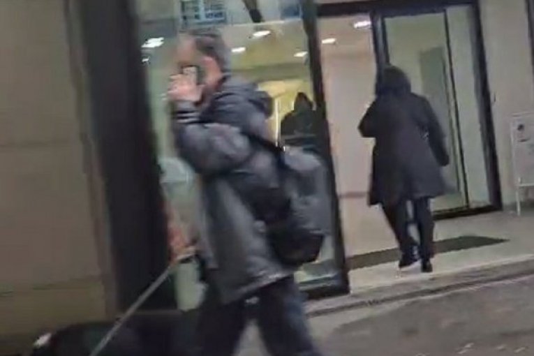 Nela Karajlić paparaco