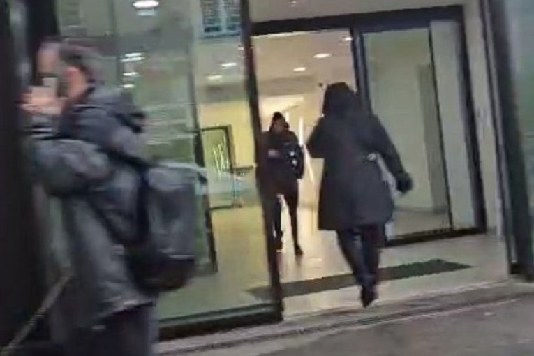 Nela Karajlić paparaco