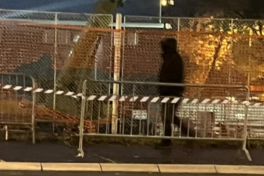 BELIVUKOV SVEDOK SKROZ MASKIRAN ODLAZI IZ SUDA: Strahuje za život pa se obukao skroz u crno!