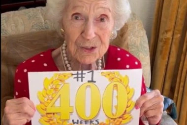 DAMA, GOSPOĐA! Baka iz Velike Britanije je HIT! Originalno čestitala jubilej Novaku! JELENA ĐOKOVIĆ ODUŠEVLJENA!