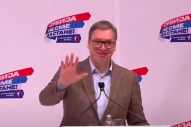 "RAZMISLITE KO ČUVA SRBIJU, A KO BI JE NA TACNI PRODAO! Aleksandar Vučić na mitingu u Kraljevu pozdravljen ovacijama. "IZBORI NISU IGRA"!